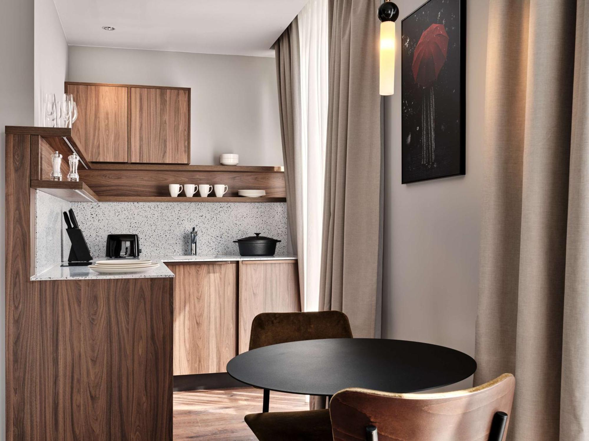 Radisson Red Hotel & Radisson Red Apartments, Krakow Exterior photo