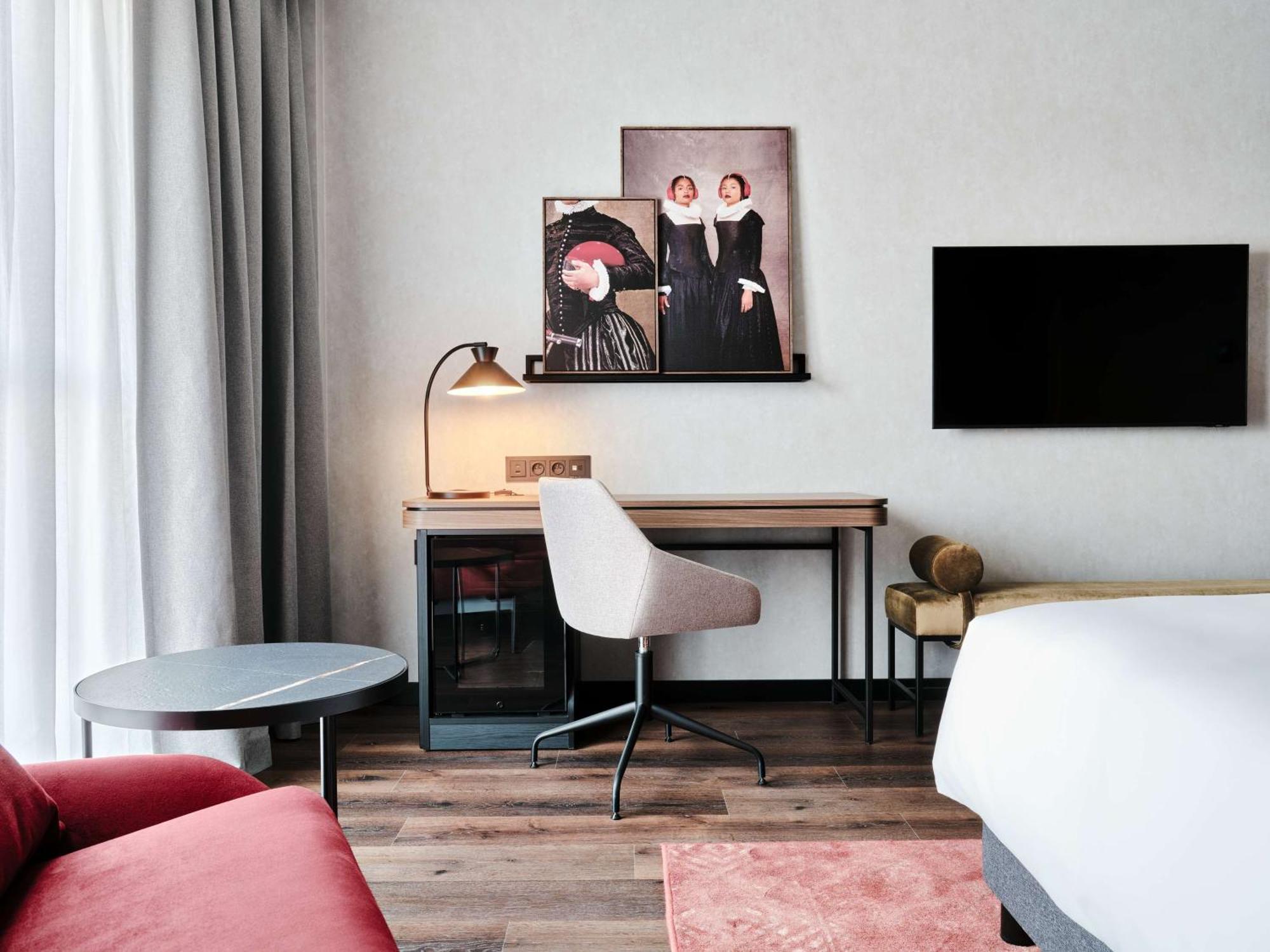 Radisson Red Hotel & Radisson Red Apartments, Krakow Exterior photo
